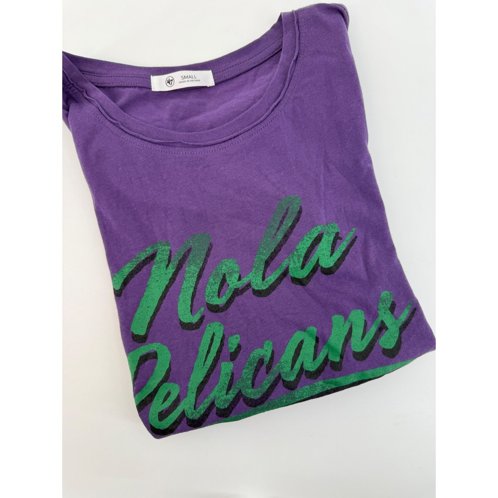 47 Brand Nola Pelicans Purple Green Short Sleeve‎ Tee Shirt Size Small NBA